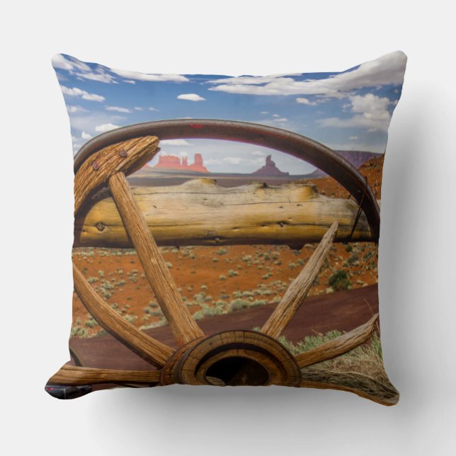Wagon wheel close up, Arizona Throw Pillow (Front)