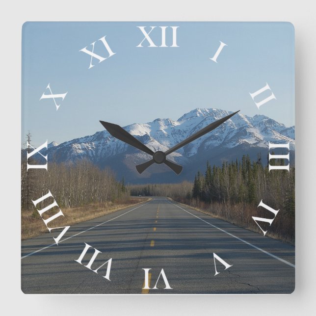 Wanduhr Highway in Alaska Square Wall Clock (Front)