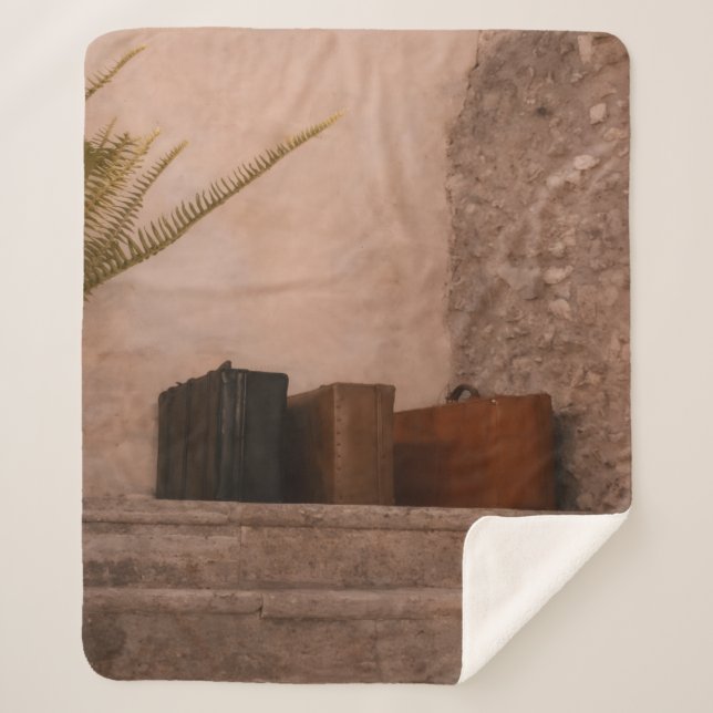 warm and enveloping. sherpa blanket (Front)