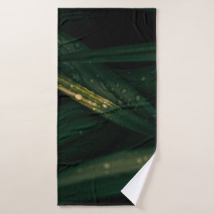 WATER DROPLETS ON GREEN LEAF BATH TOWEL
