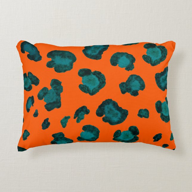 Watercolor seamless pattern with leopard skin. Fas Accent Pillow (Front)