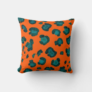 Watercolor seamless pattern with leopard skin. Fas Throw Pillow