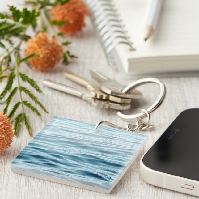 Waving water keychain (Front Right)