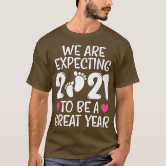 We Are Expecting 2021 To Be A Great Year Mom Dad T-Shirt