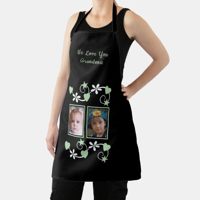 We love you grandma 2 photo black green apron (Insitu)