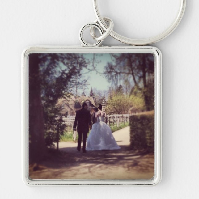 Wedding Couple in Versailles Keychain (Front)
