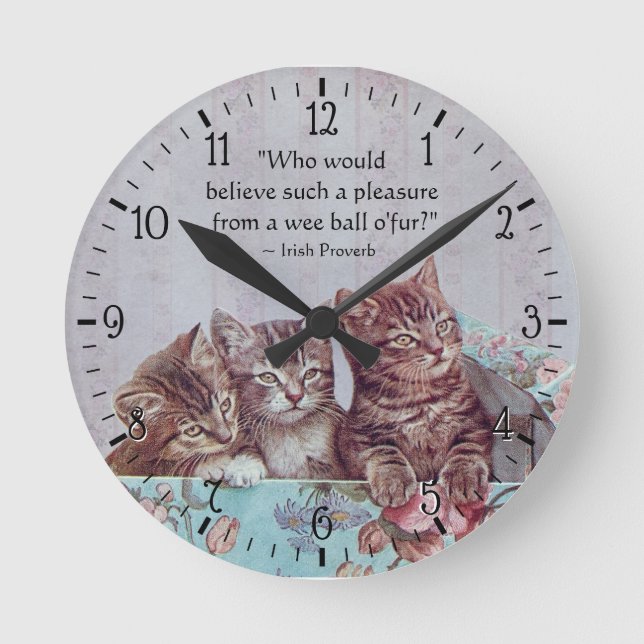 Wee bit o'fur round clock (Front)