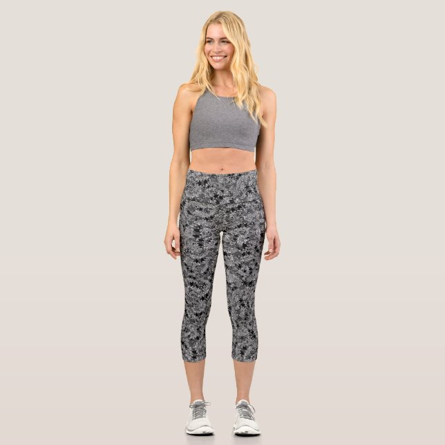 Weird monster reptile drawing pattern capri leggings (Front)