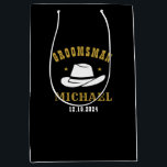 Western Cowboy Hat Groomsmen Personalized Name Medium Gift Bag<br><div class="desc">Personalized gifts for groomsmen with western cowboy theme. Decorated with cowboy hat with vintage western font. Text and colour are editable using the Design Tool to fit your occasion. Get this customize gift for wedding,  bachelor party,  engagement party or any other special occasions.</div>