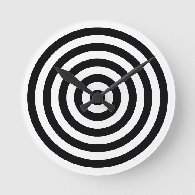 White and Black Concentric Circles Rings Pattern Round Clock (Front)