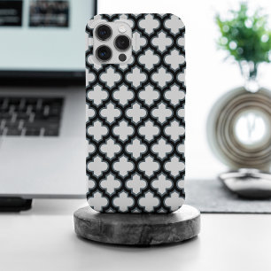 White and Black Trellis, Lattice, Quatrefoil iPhone 15 Pro Max Case