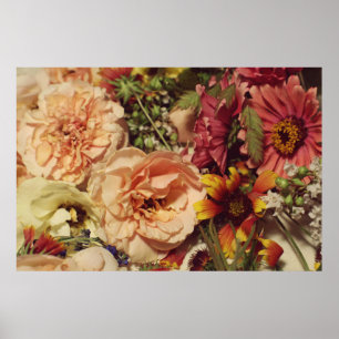 WHITE AND PINK PETALED FLOWER BOUQUET CLOSE-UP PHO POSTER