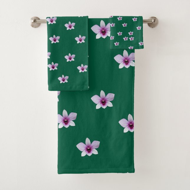 White Blossoms Dk Green Bath Towel Set (Insitu)