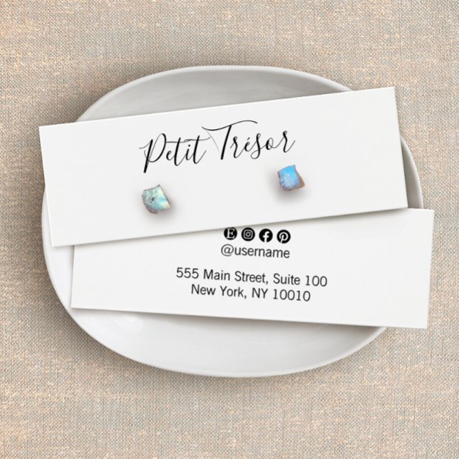 White Calligraphy Script  Stud Earring Display (Créateur téléchargé)