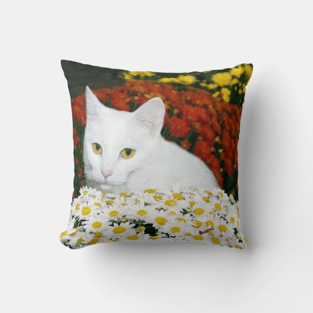 White cat face throw pillow (Front)