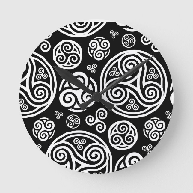 White celtic triskels on black round clock (Front)