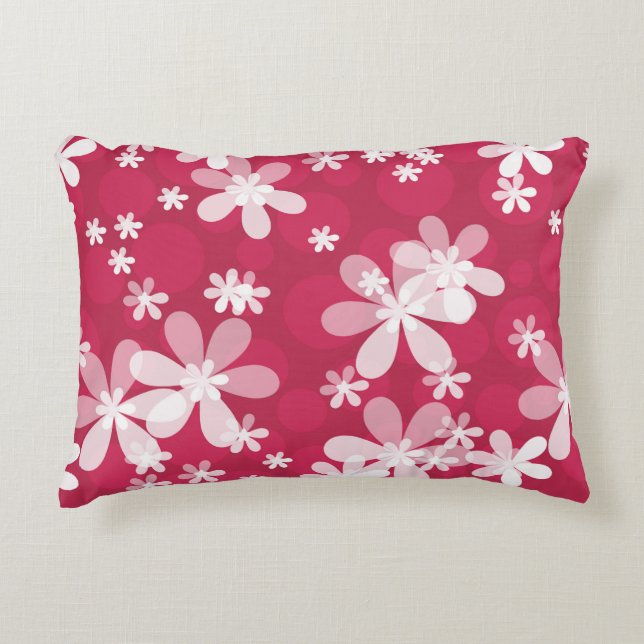 White daisies accent pillow (Front)