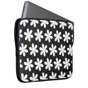 White Daisies on Black     Laptop Sleeve