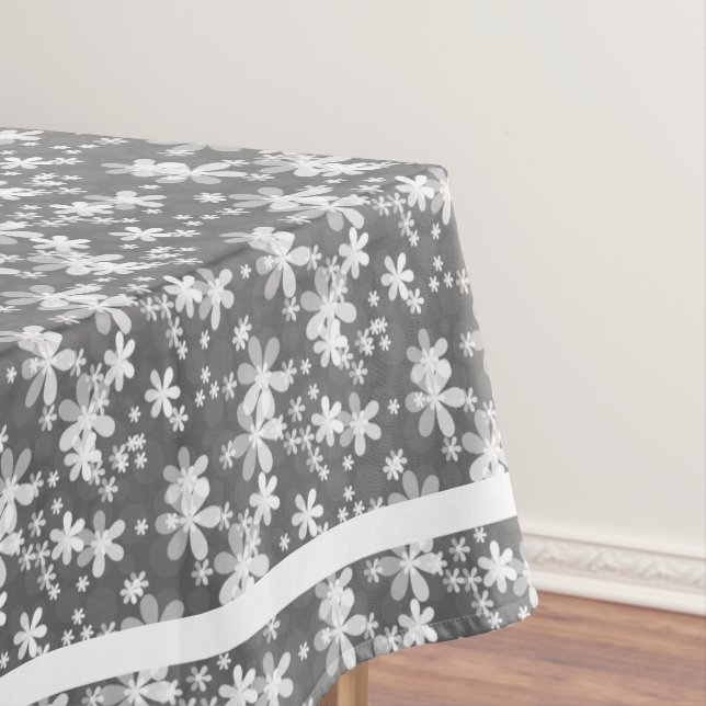 White daisies tablecloth (In Situ)