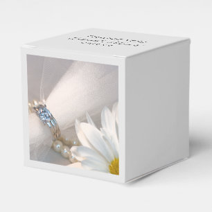White Daisy Elegance Wedding Favor Box