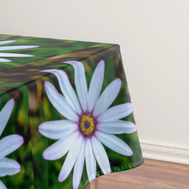White Daisy Pattern Tablecloth (In Situ)