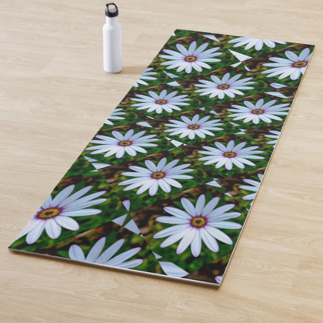 White Daisy Pattern Yoga Mat (In Situ)