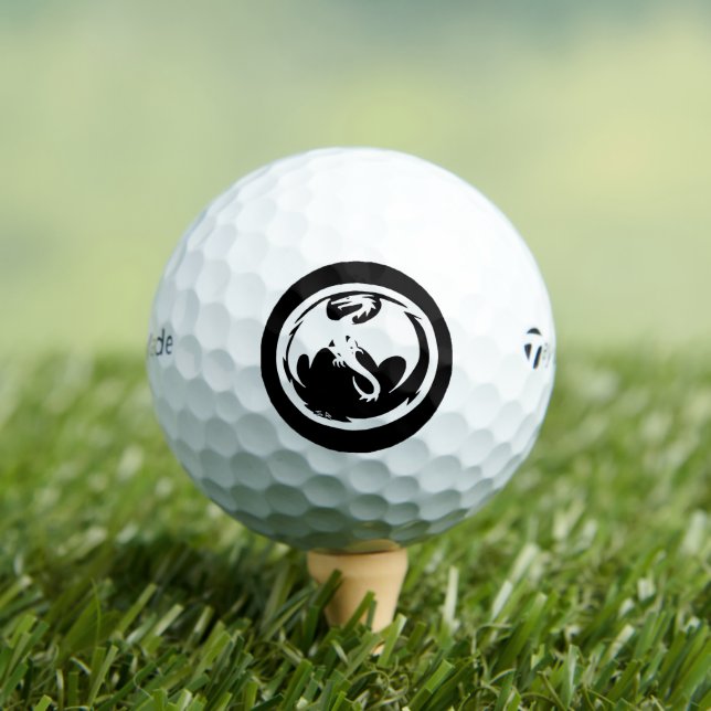 White Dragon Taylor Made TP5 balles de golf 12 pk (T-shirt Insitu)