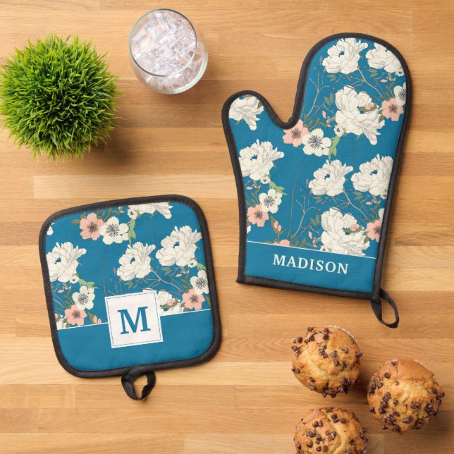 White Floral Garden Pattern Oven Mitt & Pot Holder Set (Top Down)