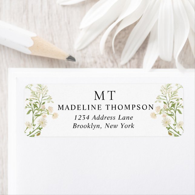 White Floral Wildflower Classic Monogram Address (En situation)