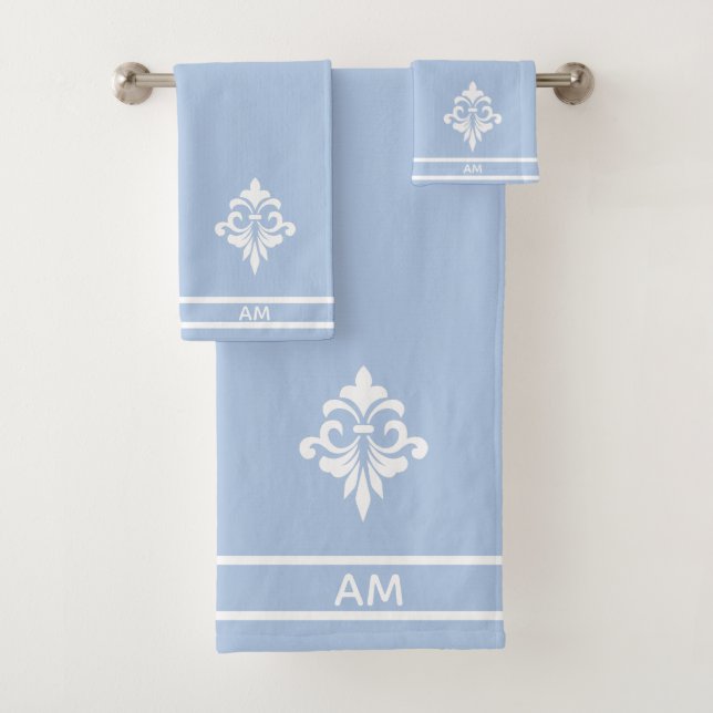 White Flower, Monogram and Stripes on Light Blue (En situation)
