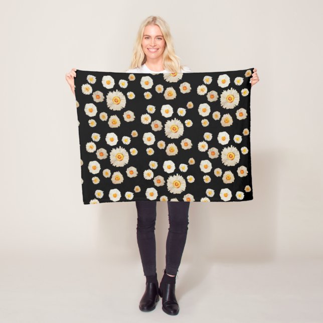 White Flowers Pattern Fleece Blanket (In Situ)