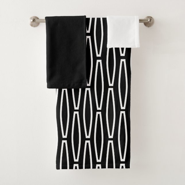 White Geometric Repeat  Bath Towel Set (Insitu)