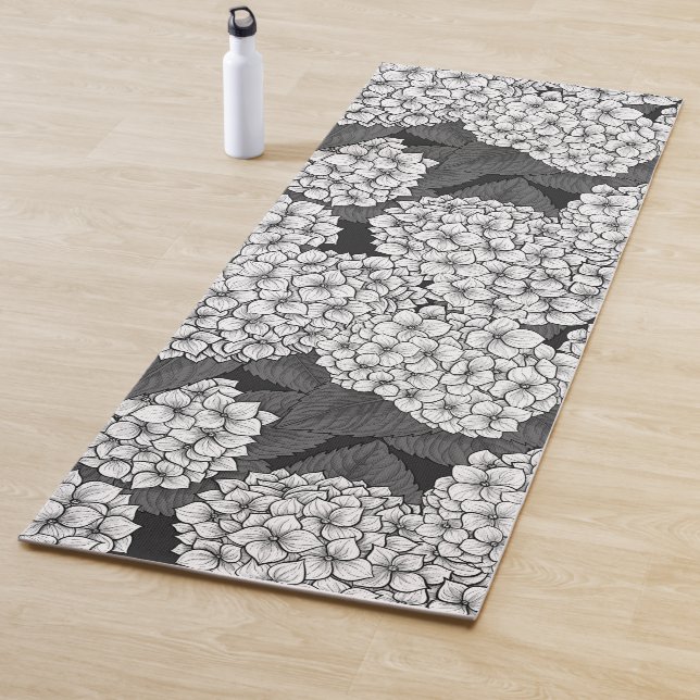 White hydrangea yoga mat (In Situ)