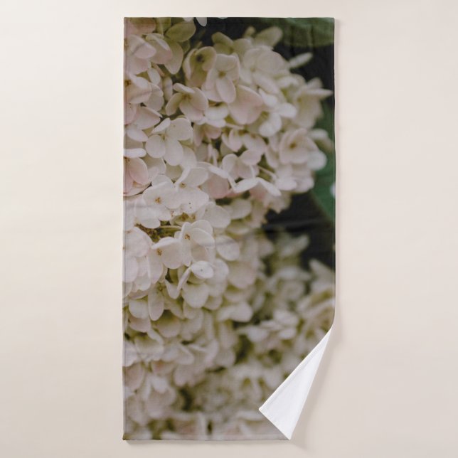 WHITE HYDRANGEAS IN BLOOM BATH TOWEL (Bath Towel)