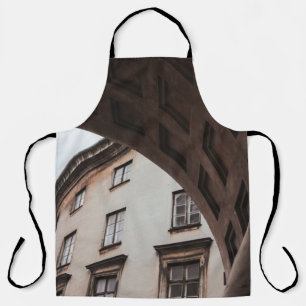 WHITE PAINTED BUILDING APRON