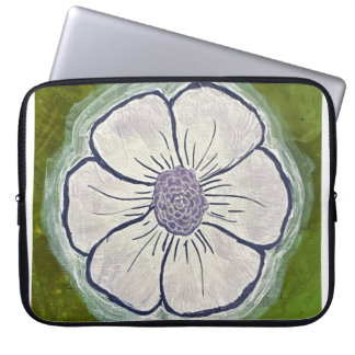 White & purple pansy laptop sleeve
