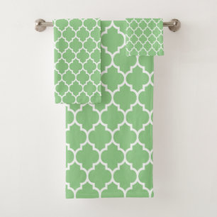 White quatrefoil pattern on green bath towel set