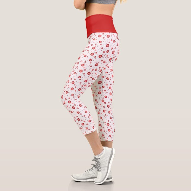 White & Red Christmas Snowflakes Pattern Capri Leggings (Left)