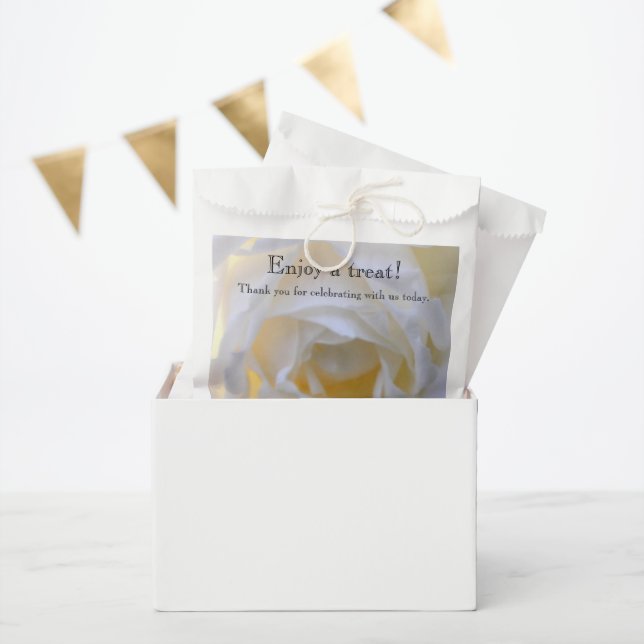 White rose soft focus favour bag (Party)