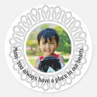 White Round Frame Photo Necklace, Mom Inscription Classic Round Sticker