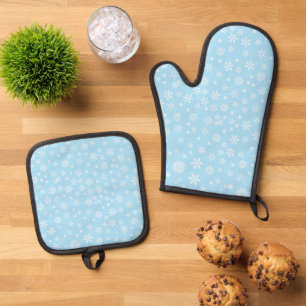 White Snowflakes Christmas Oven Mitt & Pot Holder Set