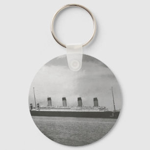 White Star Line - Titanic - Sailing on its Voyage Keychain