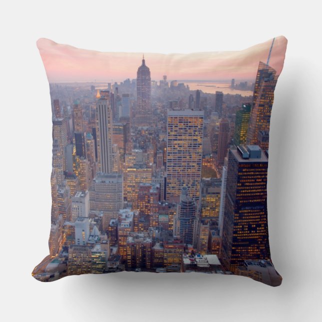 Wide view of Manhattan at sunset Throw Pillow (Front)