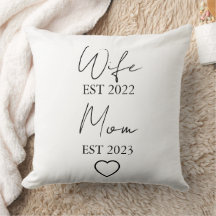 Wife & Mom Est. – Minimalist Valentine Gift