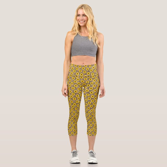 Wild Cheetah Leopard Print Accent  Capri Leggings (Front)