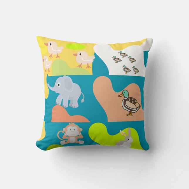 Wild life throw pillow (Front)