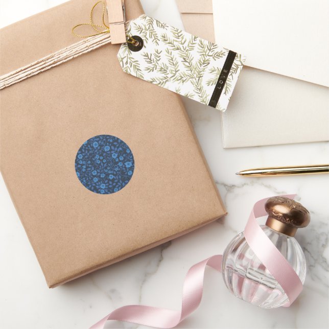 Wild roses in blue classic round sticker (Gifting)
