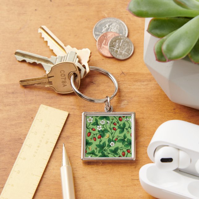 Wild strawberries red/yellow/green/ keychain (Desk)