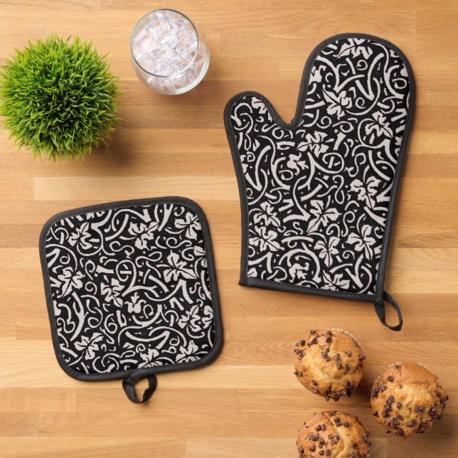 William Morris Grapevine Vine Leaf Pattern Oven Mitt & Pot Holder Set (Top Down)