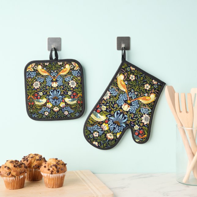 William Morris - Strawberry Thief Oven Mitt & Pot Holder Set (Insitu(Hanging))